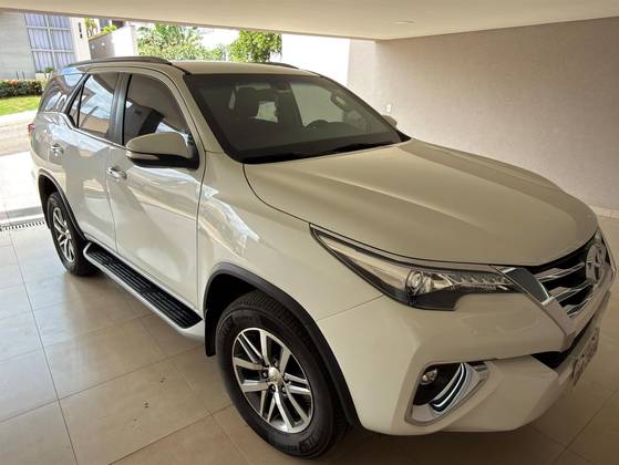 TOYOTA HILUX SW4 2.8 SRX 4X4 7 LUGARES 16V TURBO INTERCOOLER DIESEL 4P AUTOMÁTICO